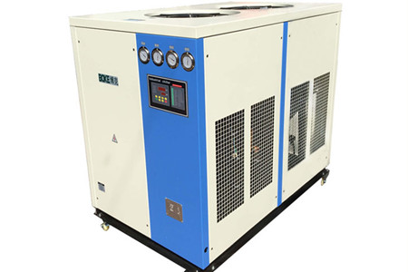 一臺風冷箱式冷水機多少錢？
